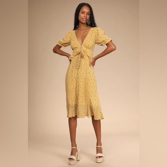 Anything Lovelier Yellow Floral Print Tiered Midi Dress size Medium - Picture 3 of 10